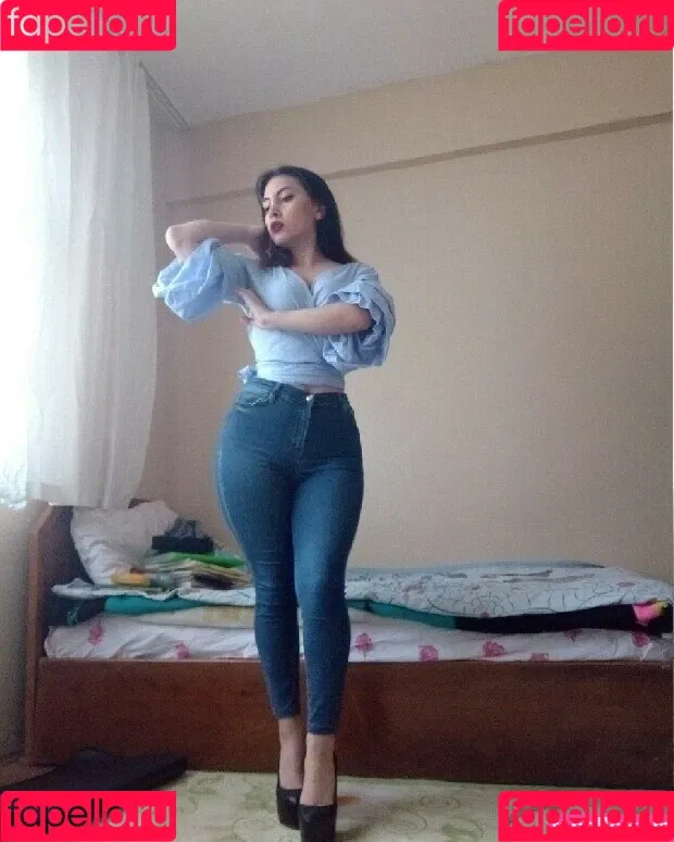 Dilan Dere / diddilala / dilanderea / onlydilandere Onlyfans Photo Gallery 