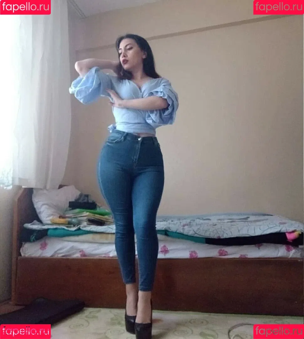 Dilan Dere / diddilala / dilanderea / onlydilandere Onlyfans Photo Gallery 