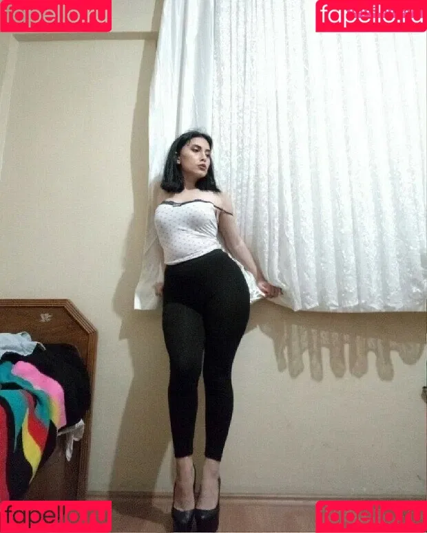 Dilan Dere / diddilala / dilanderea / onlydilandere Onlyfans Photo Gallery 