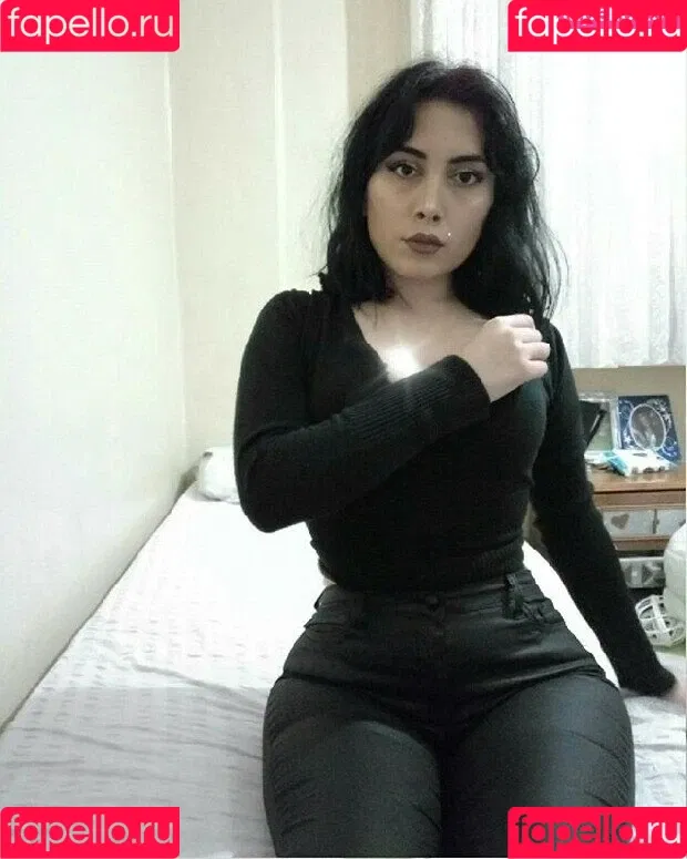 Dilan Dere / diddilala / dilanderea / onlydilandere Onlyfans Photo Gallery 