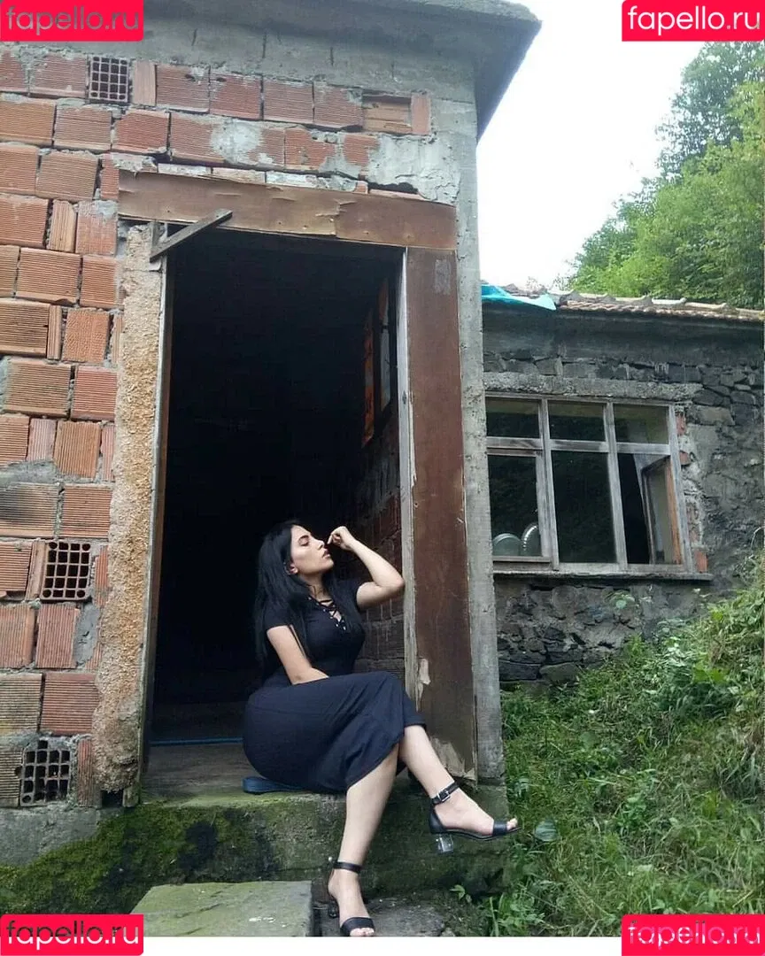 Dilan Dere / diddilala / dilanderea / onlydilandere Onlyfans Photo Gallery 