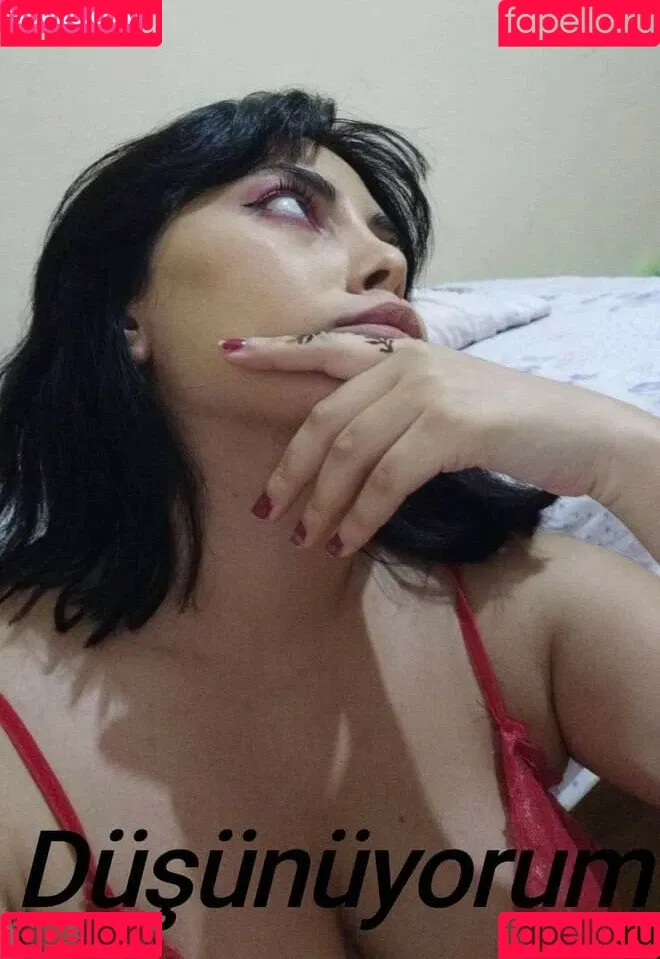 Dilan Dere / diddilala / dilanderea / onlydilandere Onlyfans Photo Gallery 