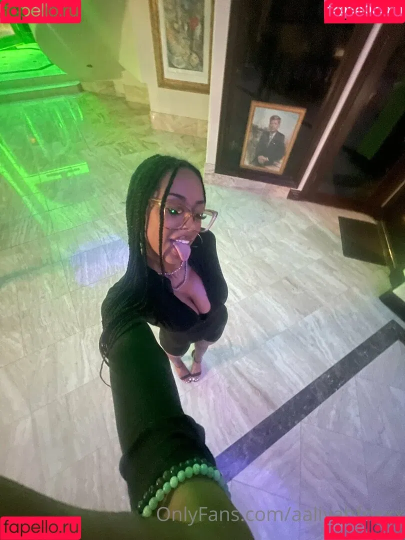 aaliyah.foxx / aaliyahfoxxx Onlyfans Photo Gallery 