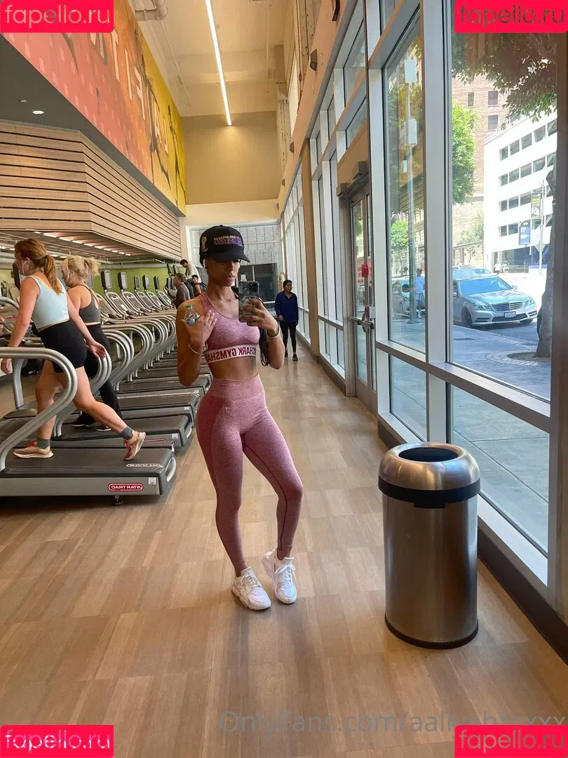 aaliyah.foxx / aaliyahfoxxx Onlyfans Photo Gallery 