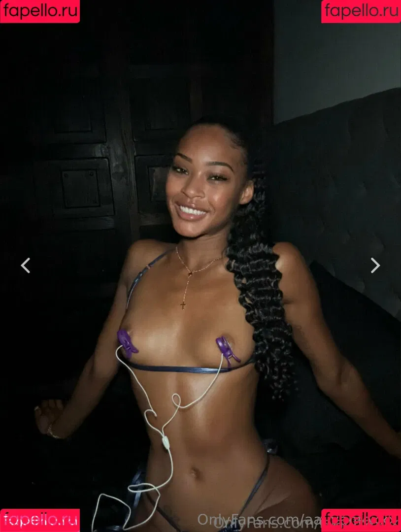 aaliyah.foxx / aaliyahfoxxx Onlyfans Photo Gallery 