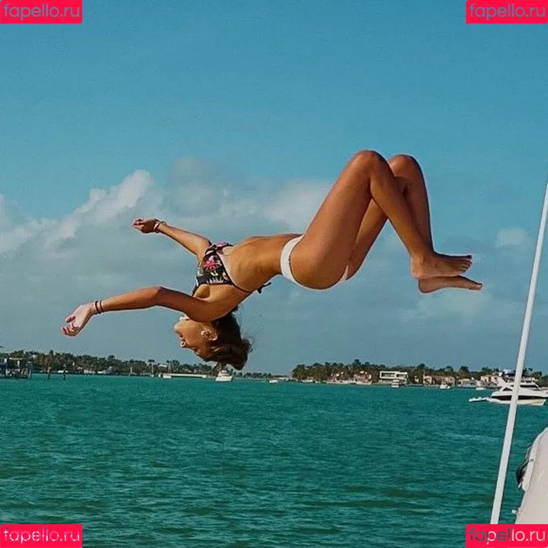 Morena Bradas / morenabradas / tumorenahotbb Onlyfans Photo Gallery 