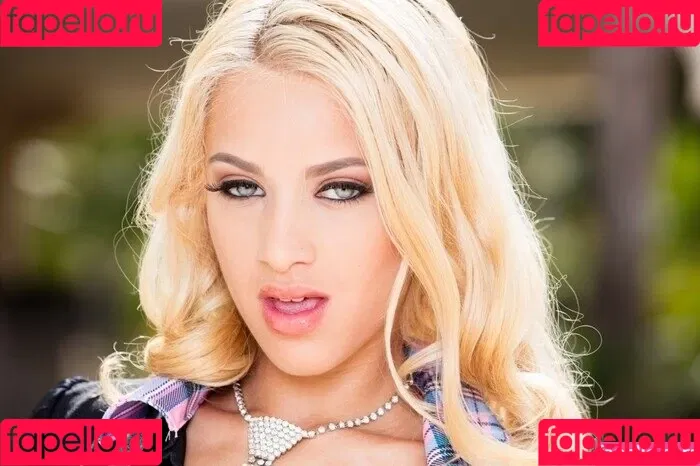 Uma Jolie / officialumajoliee / umajoliexxx Onlyfans Photo Gallery 