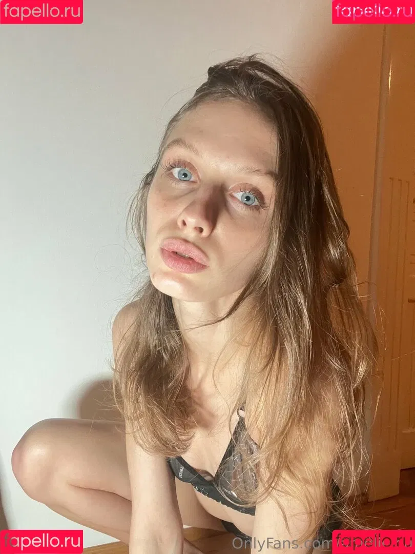 Amelie Lou / amelielou / amelielou4u / amelielou4u2 Onlyfans Photo Gallery 