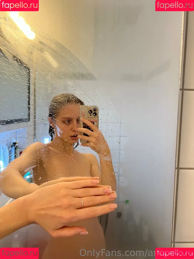 Amelie Lou / amelielou / amelielou4u / amelielou4u2 Onlyfans Photo Gallery 