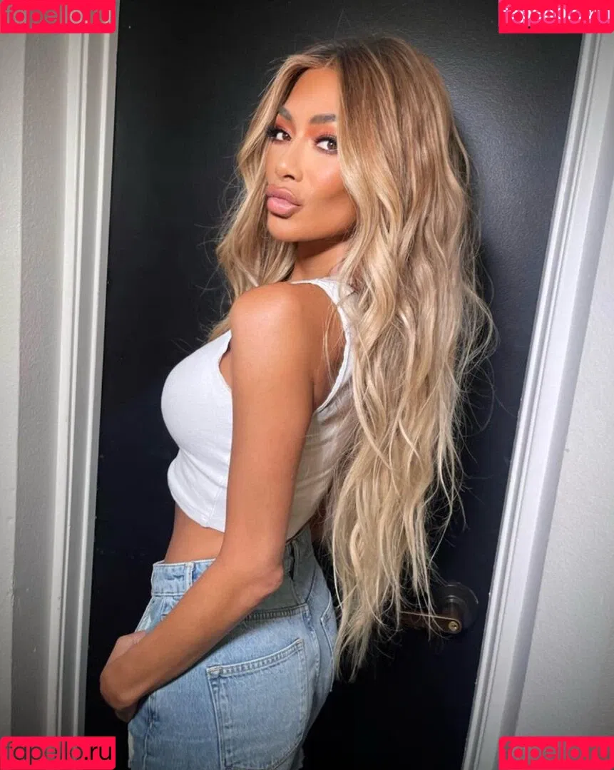 Nicole Scherzinger / NicoleScherzy / nicole_scherzinger / nicolescherzinger Onlyfans Photo Gallery 