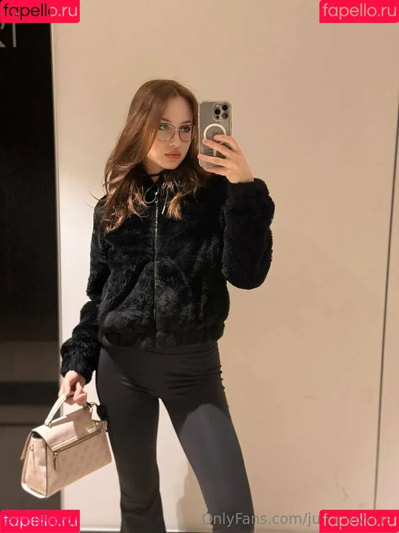 julia_love69 / lyonlovejulia Onlyfans Photo Gallery 