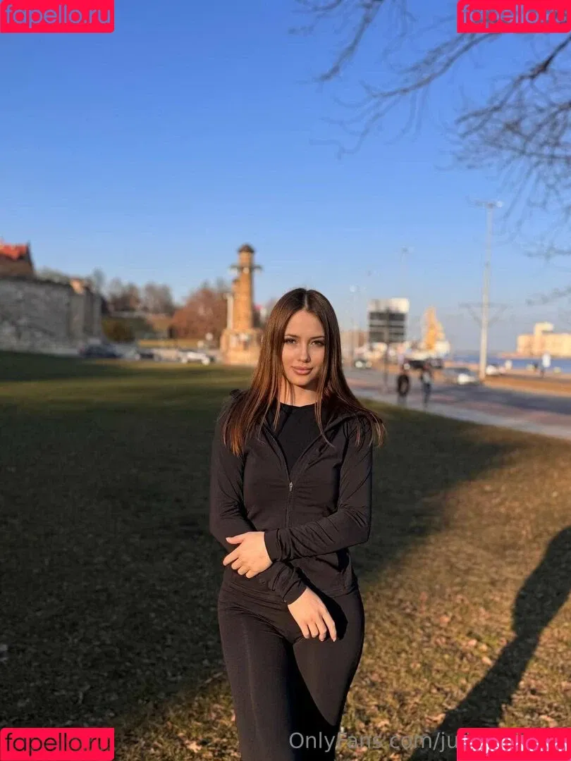 julia_love69 / lyonlovejulia Onlyfans Photo Gallery 