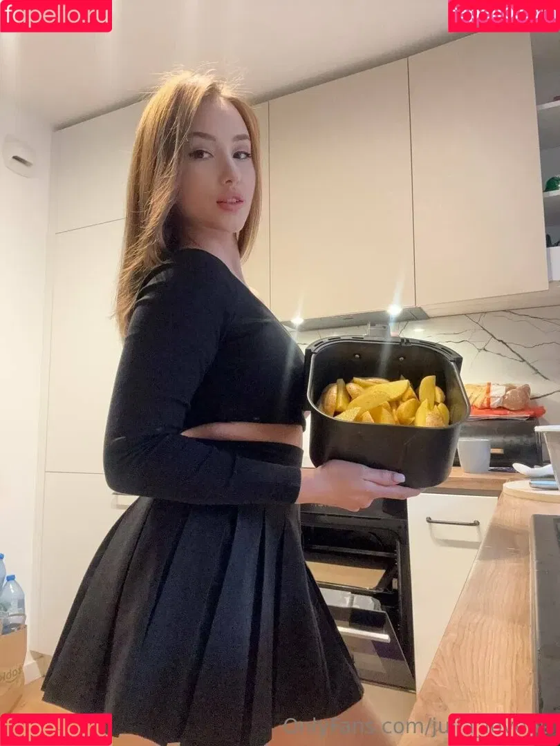 julia_love69 / lyonlovejulia Onlyfans Photo Gallery 