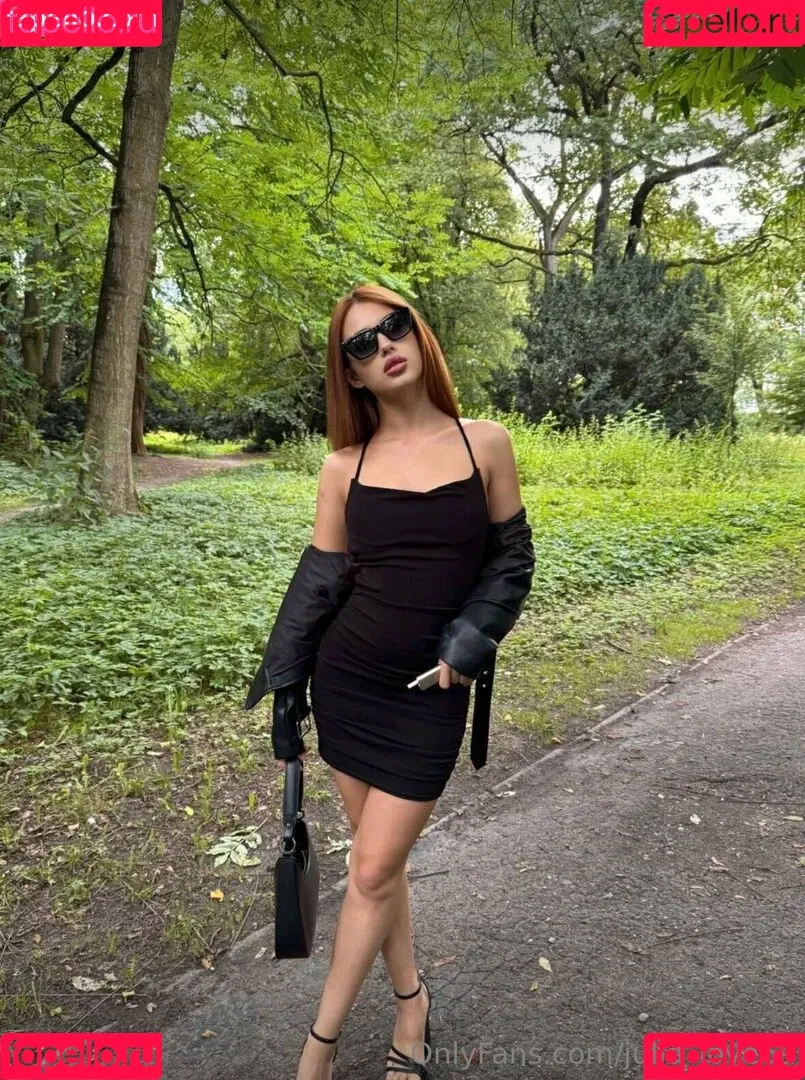 julia_love69 / lyonlovejulia Onlyfans Photo Gallery 