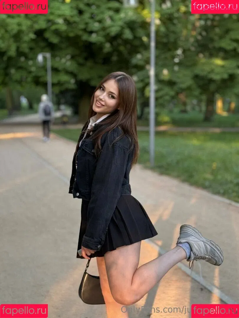 julia_love69 / lyonlovejulia Onlyfans Photo Gallery 