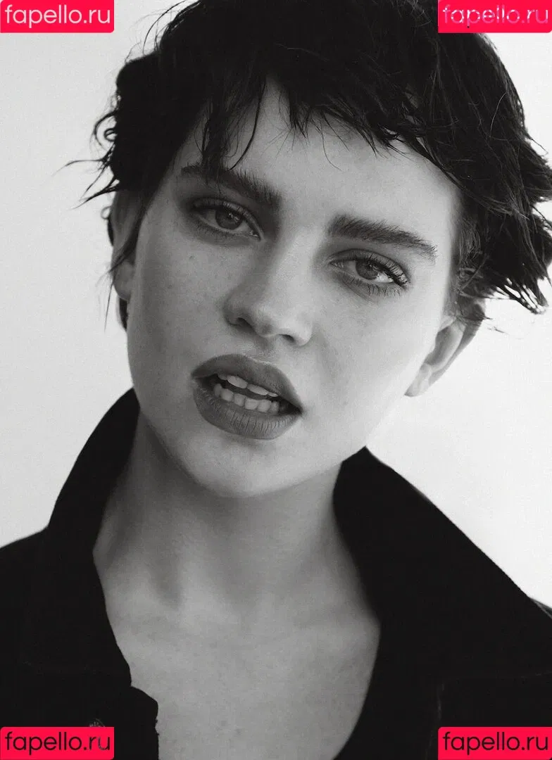 Sophie Thatcher / soapy.t / sophie_thatcher Onlyfans Photo Gallery 