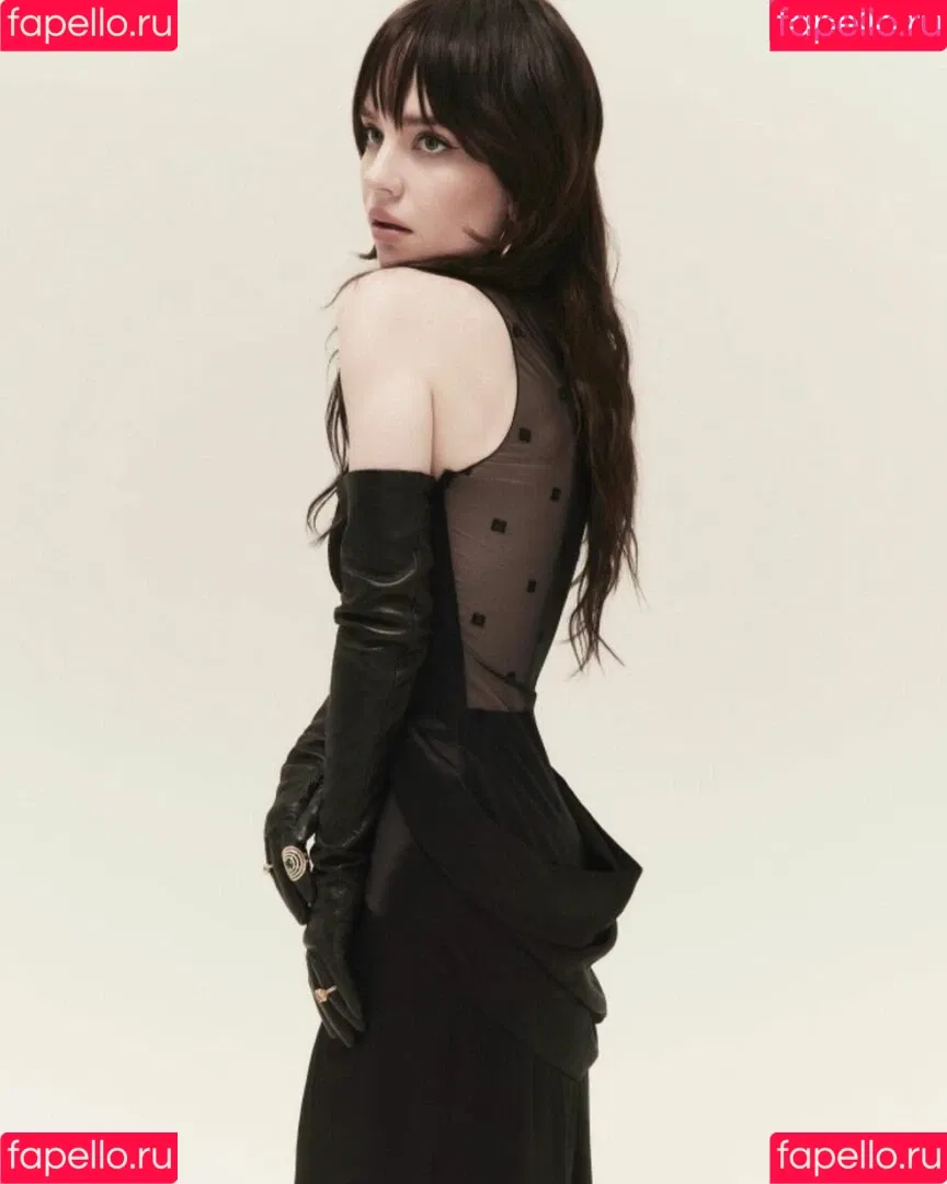 Sophie Thatcher / soapy.t / sophie_thatcher Onlyfans Photo Gallery 