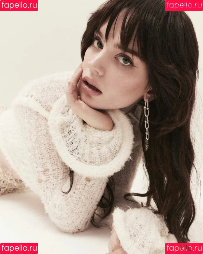 Sophie Thatcher / soapy.t / sophie_thatcher Onlyfans Photo Gallery 