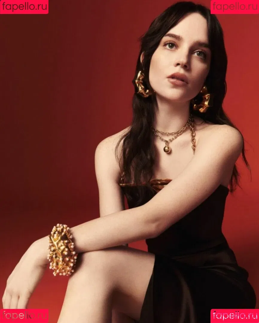 Sophie Thatcher / soapy.t / sophie_thatcher Onlyfans Photo Gallery 