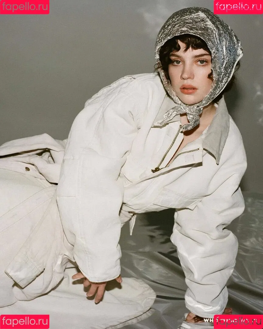 Sophie Thatcher / soapy.t / sophie_thatcher Onlyfans Photo Gallery 