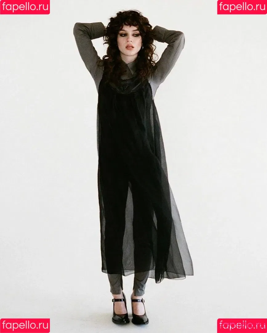 Sophie Thatcher / soapy.t / sophie_thatcher Onlyfans Photo Gallery 