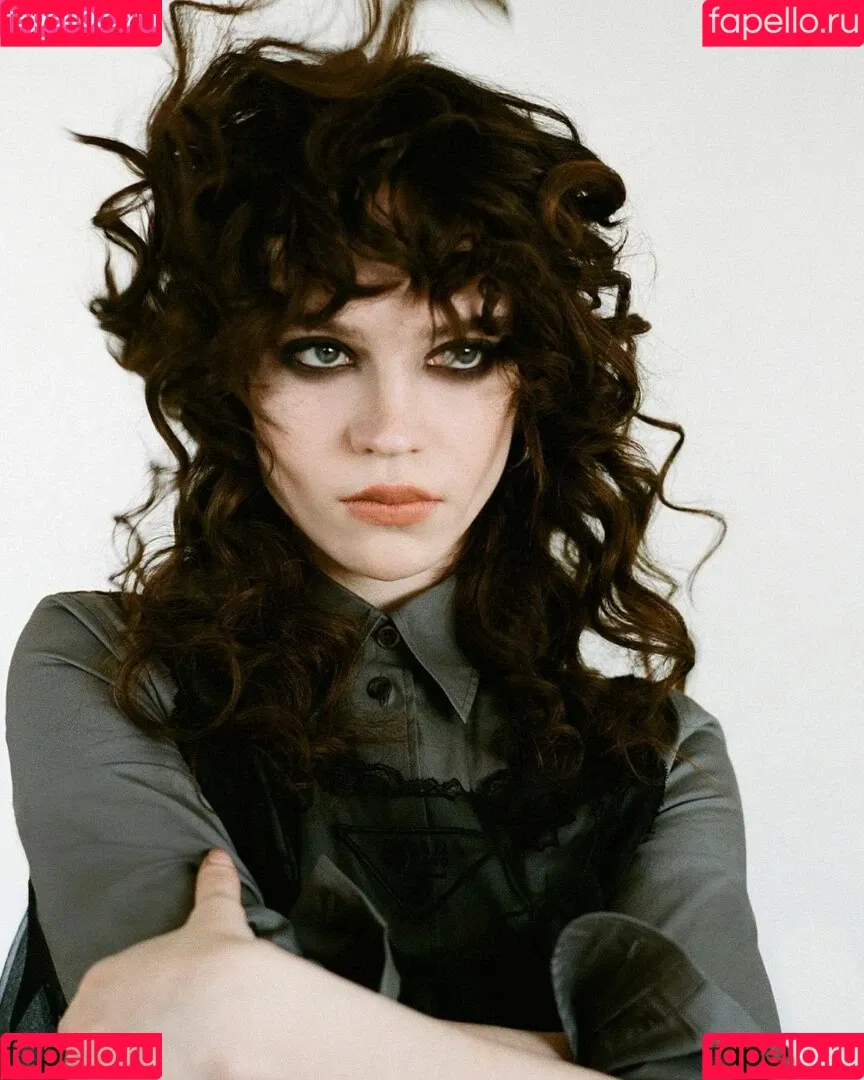 Sophie Thatcher / soapy.t / sophie_thatcher Onlyfans Photo Gallery 