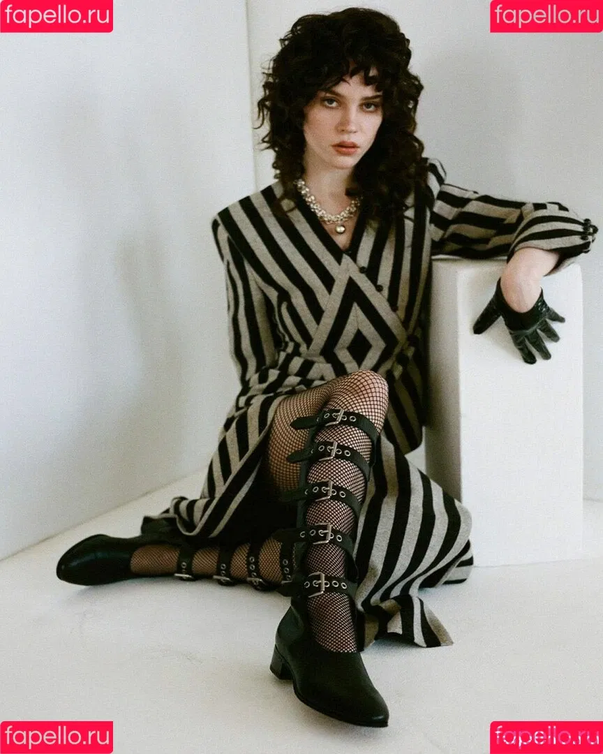 Sophie Thatcher / soapy.t / sophie_thatcher Onlyfans Photo Gallery 