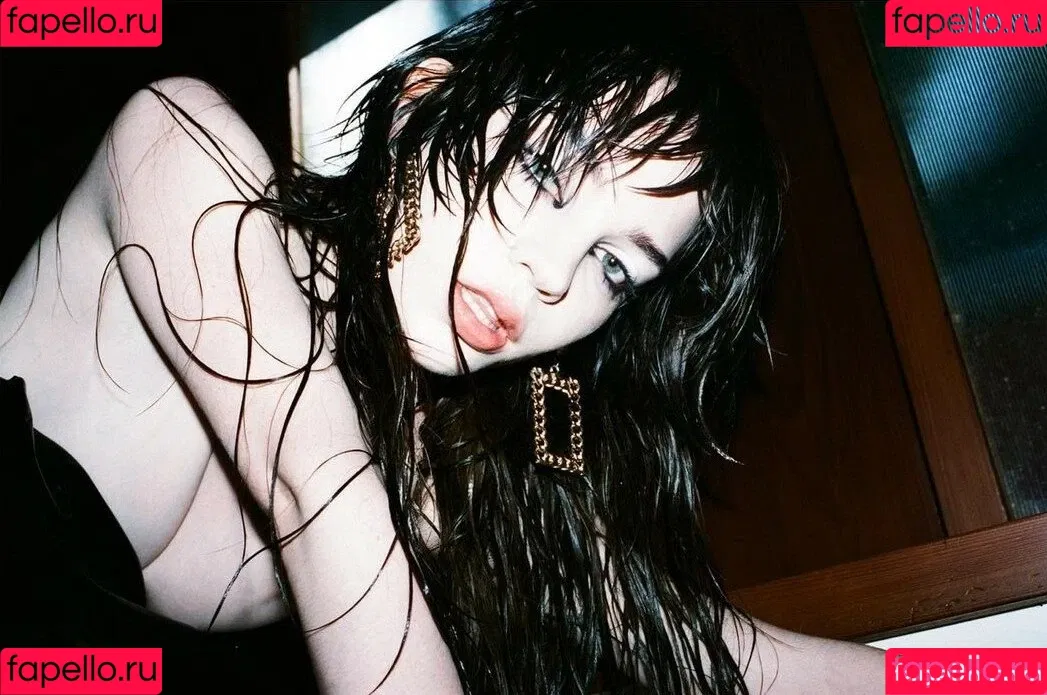 Sophie Thatcher / soapy.t / sophie_thatcher Onlyfans Photo Gallery 