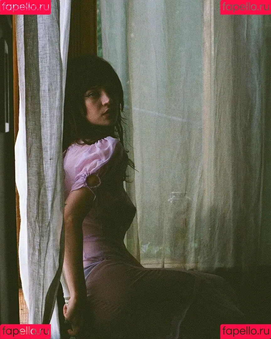 Sophie Thatcher / soapy.t / sophie_thatcher Onlyfans Photo Gallery 