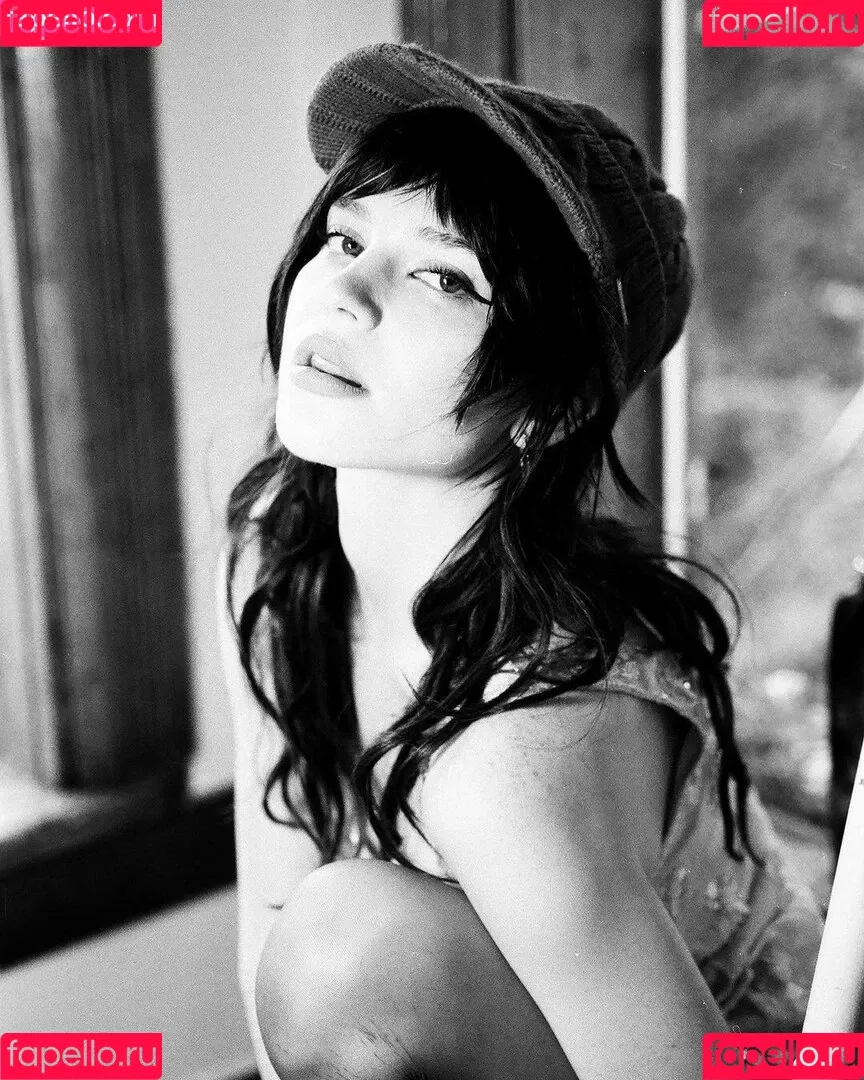 Sophie Thatcher / soapy.t / sophie_thatcher Onlyfans Photo Gallery 