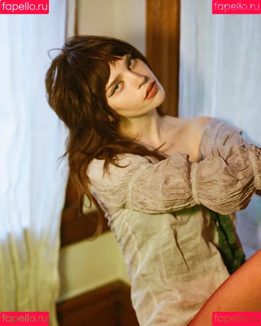 Sophie Thatcher / soapy.t / sophie_thatcher Onlyfans Photo Gallery 