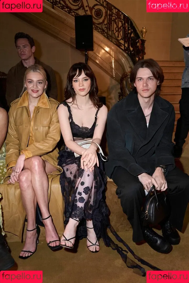 Sophie Thatcher / soapy.t / sophie_thatcher Onlyfans Photo Gallery 