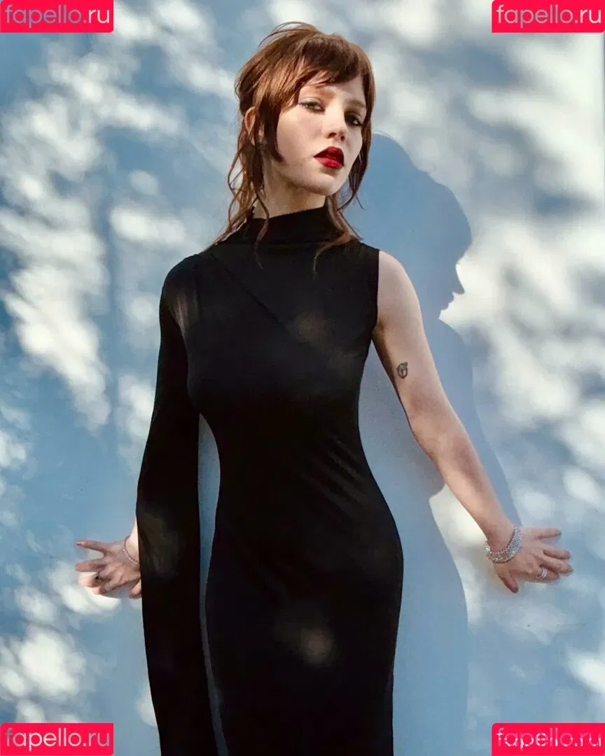 Sophie Thatcher / soapy.t / sophie_thatcher Onlyfans Photo Gallery 