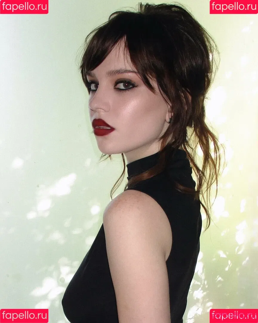 Sophie Thatcher / soapy.t / sophie_thatcher Onlyfans Photo Gallery 