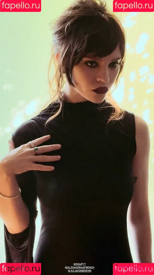 Sophie Thatcher / soapy.t / sophie_thatcher Onlyfans Photo Gallery 