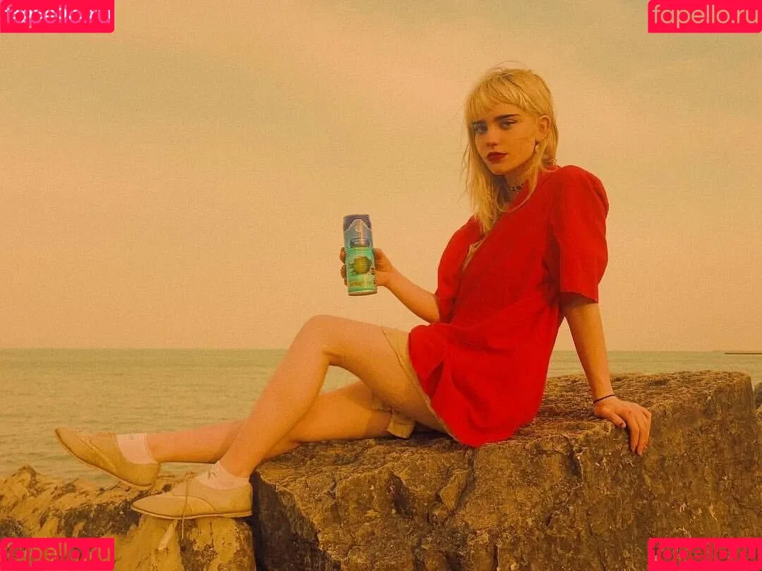 Sophie Thatcher / soapy.t / sophie_thatcher Onlyfans Photo Gallery 