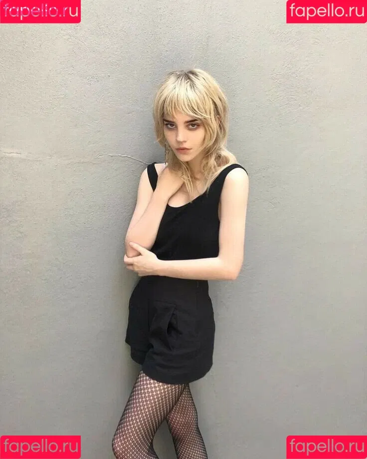 Sophie Thatcher / soapy.t / sophie_thatcher Onlyfans Photo Gallery 