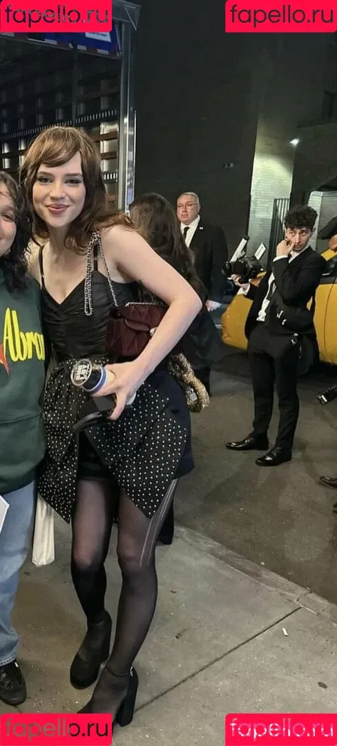 Sophie Thatcher / soapy.t / sophie_thatcher Onlyfans Photo Gallery 