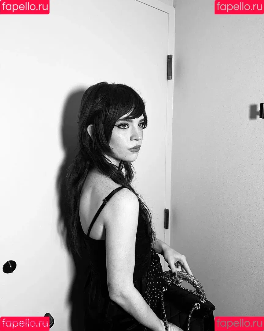 Sophie Thatcher / soapy.t / sophie_thatcher Onlyfans Photo Gallery 