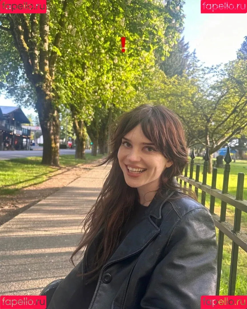 Sophie Thatcher / soapy.t / sophie_thatcher Onlyfans Photo Gallery 