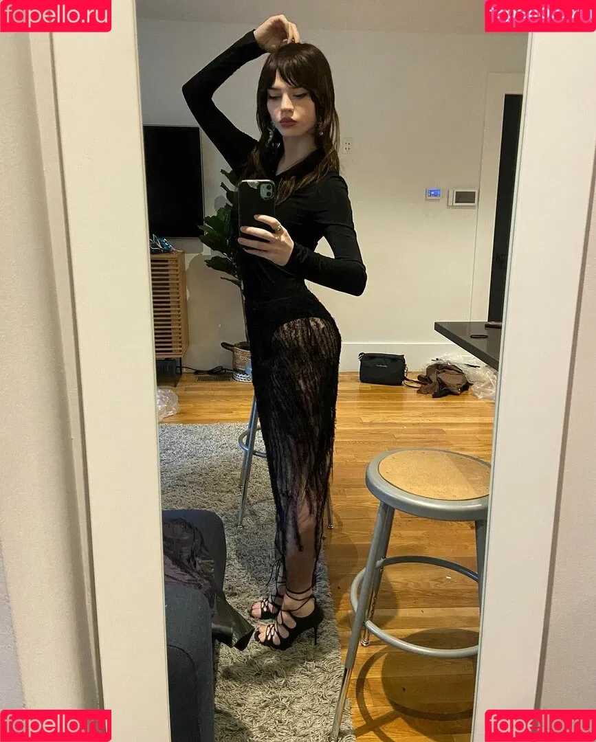 Sophie Thatcher / soapy.t / sophie_thatcher Onlyfans Photo Gallery 