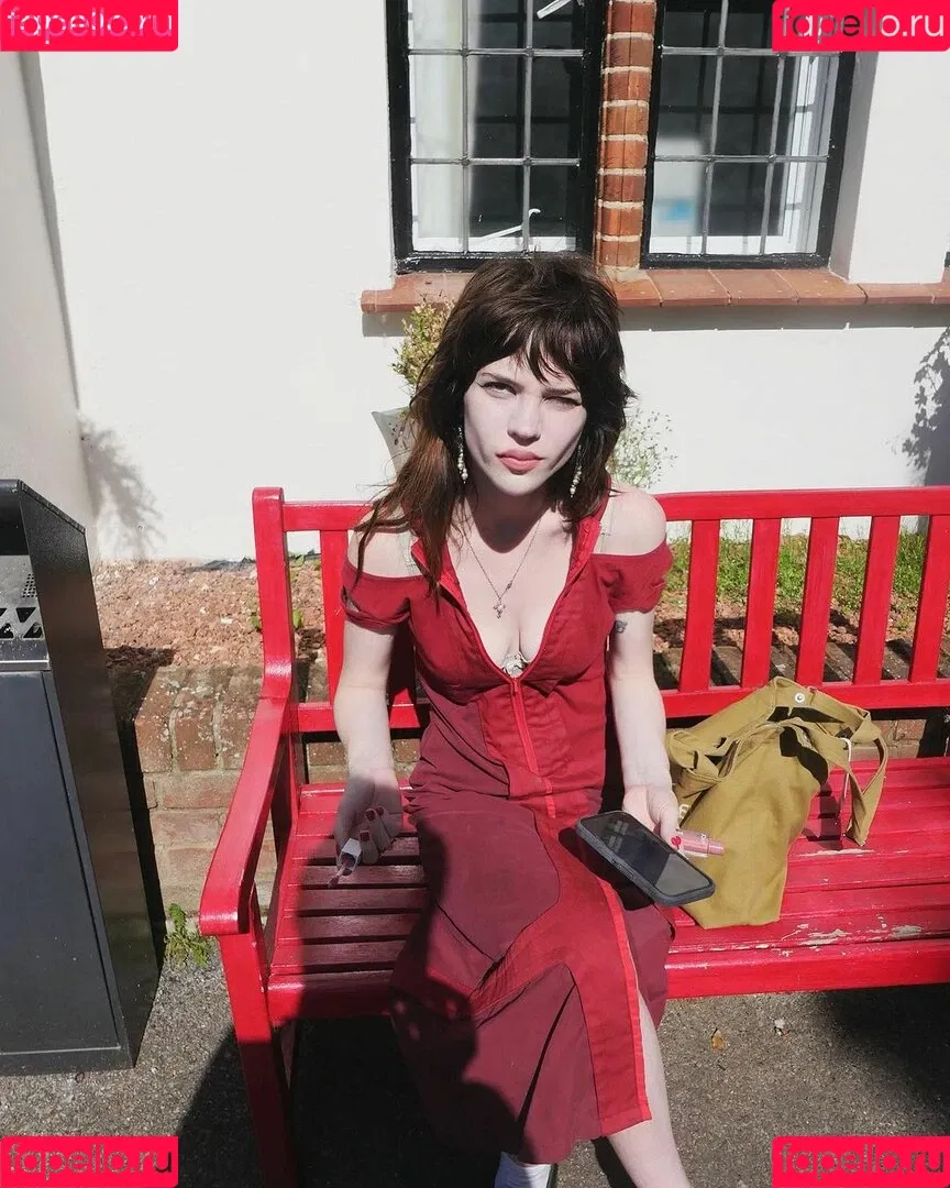 Sophie Thatcher / soapy.t / sophie_thatcher Onlyfans Photo Gallery 