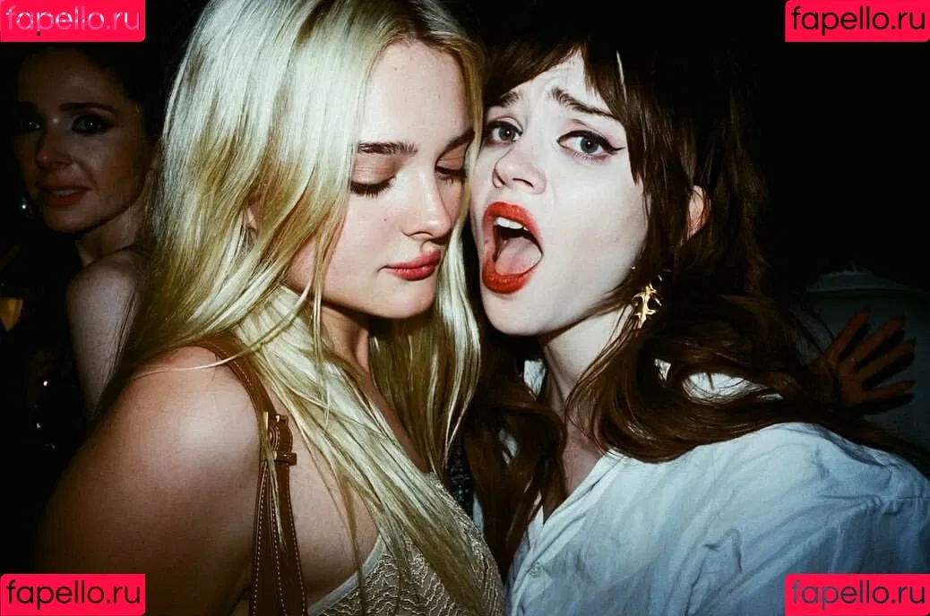 Sophie Thatcher / soapy.t / sophie_thatcher Onlyfans Photo Gallery 