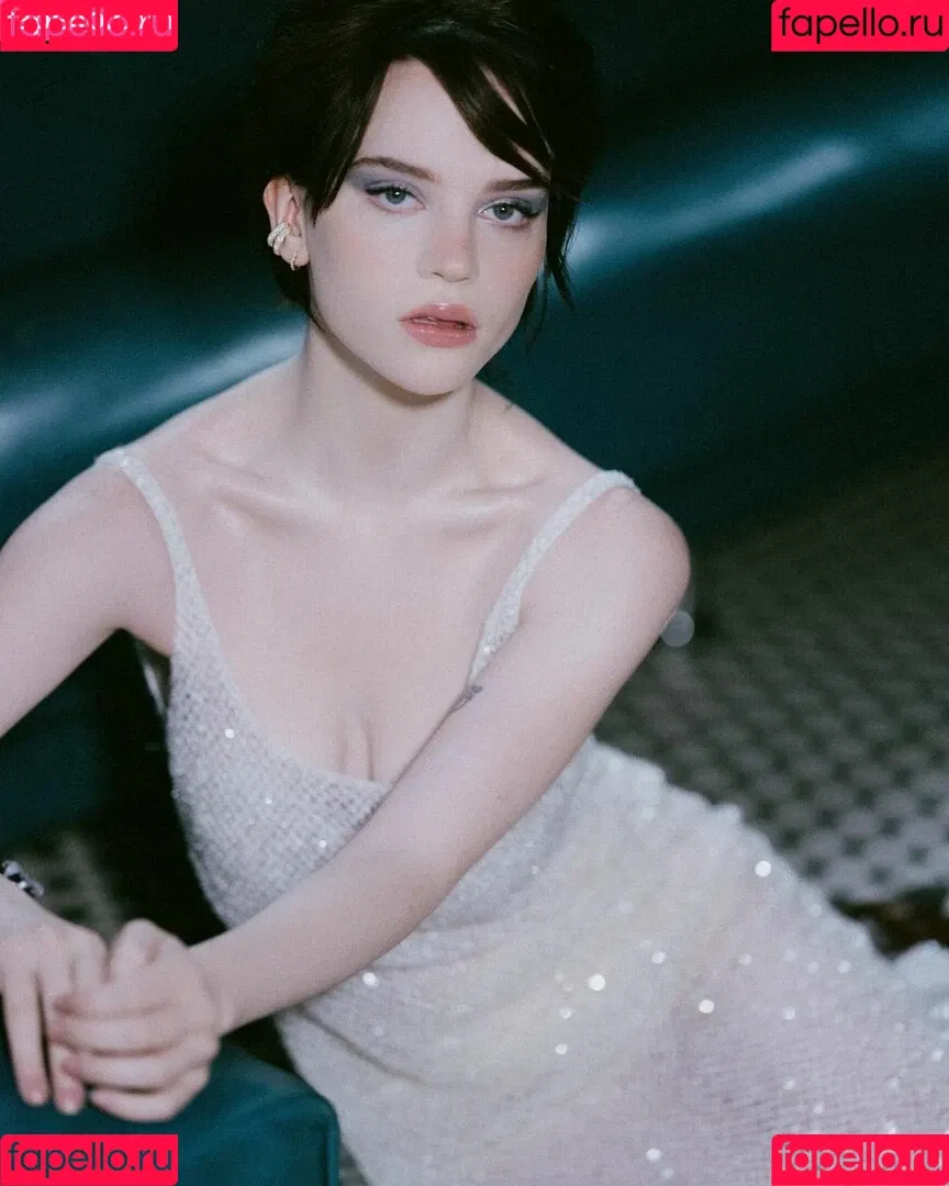 Sophie Thatcher / soapy.t / sophie_thatcher Onlyfans Photo Gallery 