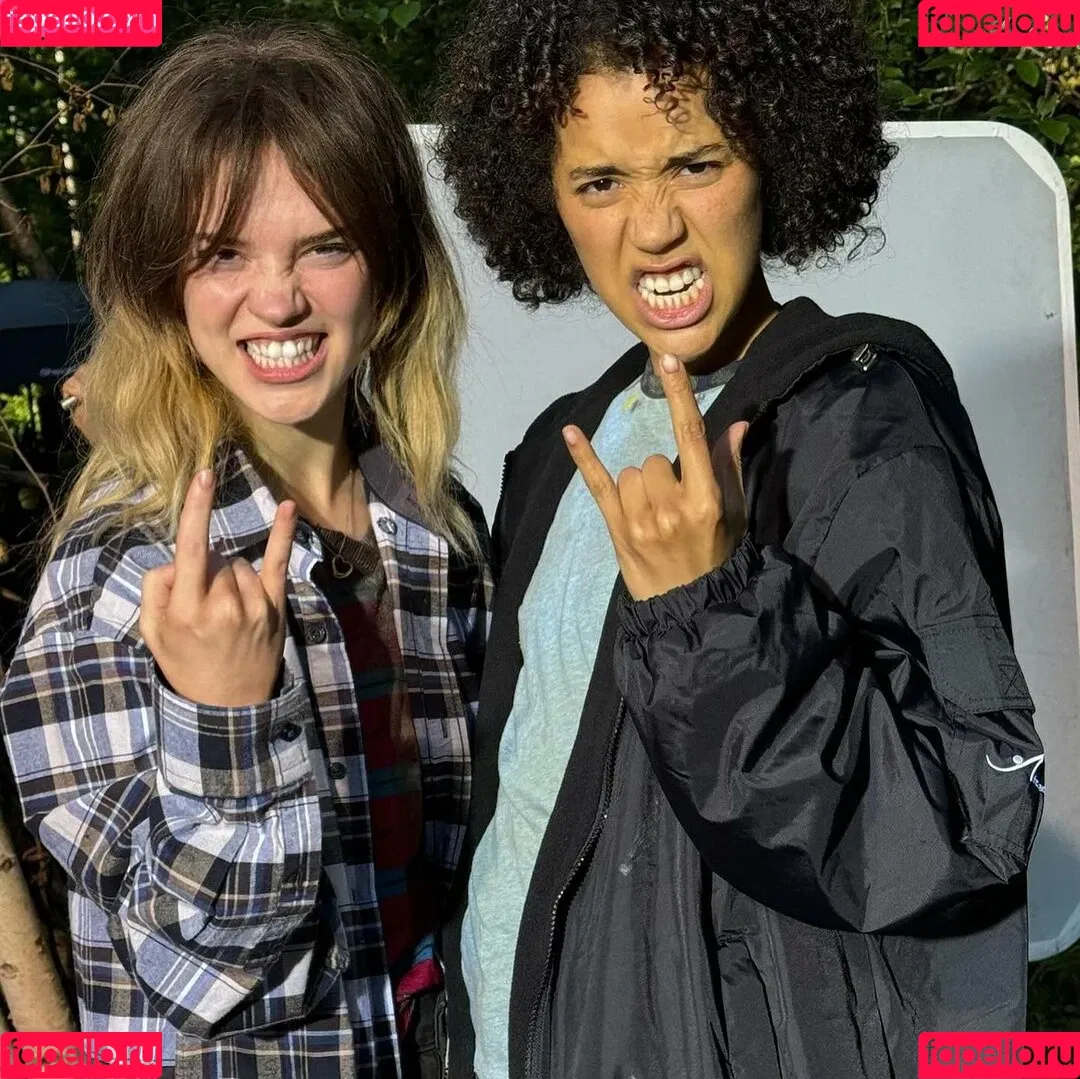 Sophie Thatcher / soapy.t / sophie_thatcher Onlyfans Photo Gallery 