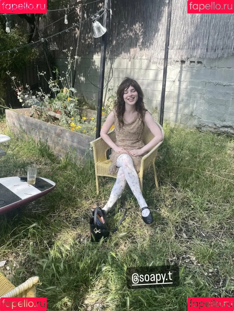 Sophie Thatcher / soapy.t / sophie_thatcher Onlyfans Photo Gallery 