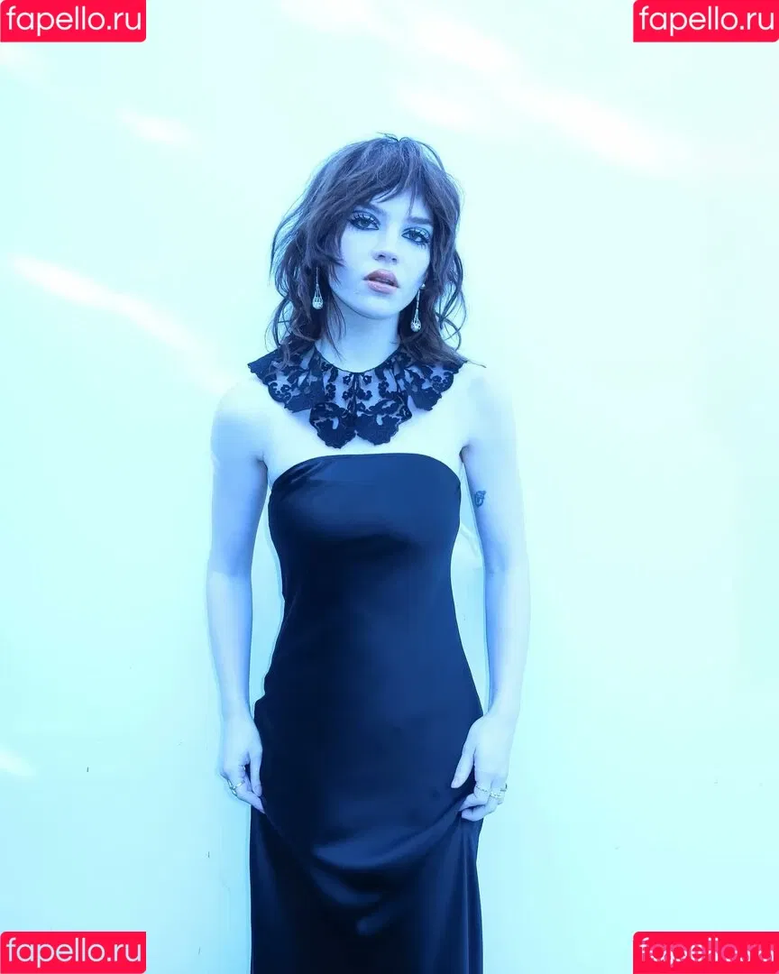 Sophie Thatcher / soapy.t / sophie_thatcher Onlyfans Photo Gallery 