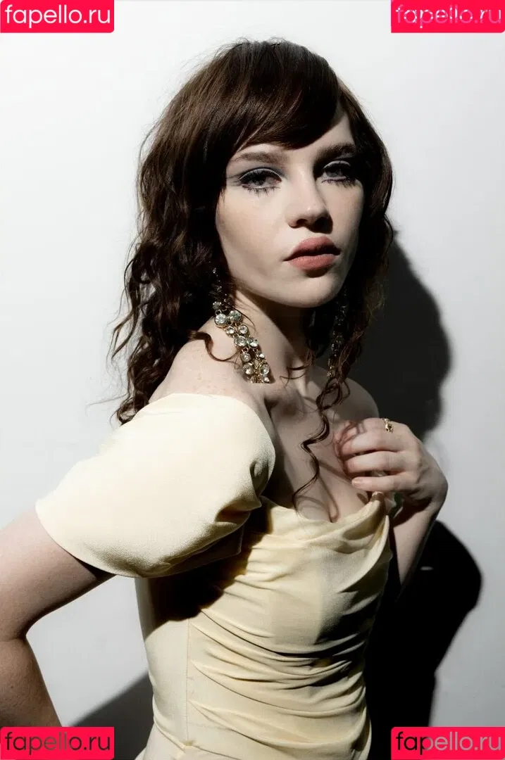 Sophie Thatcher / soapy.t / sophie_thatcher Onlyfans Photo Gallery 