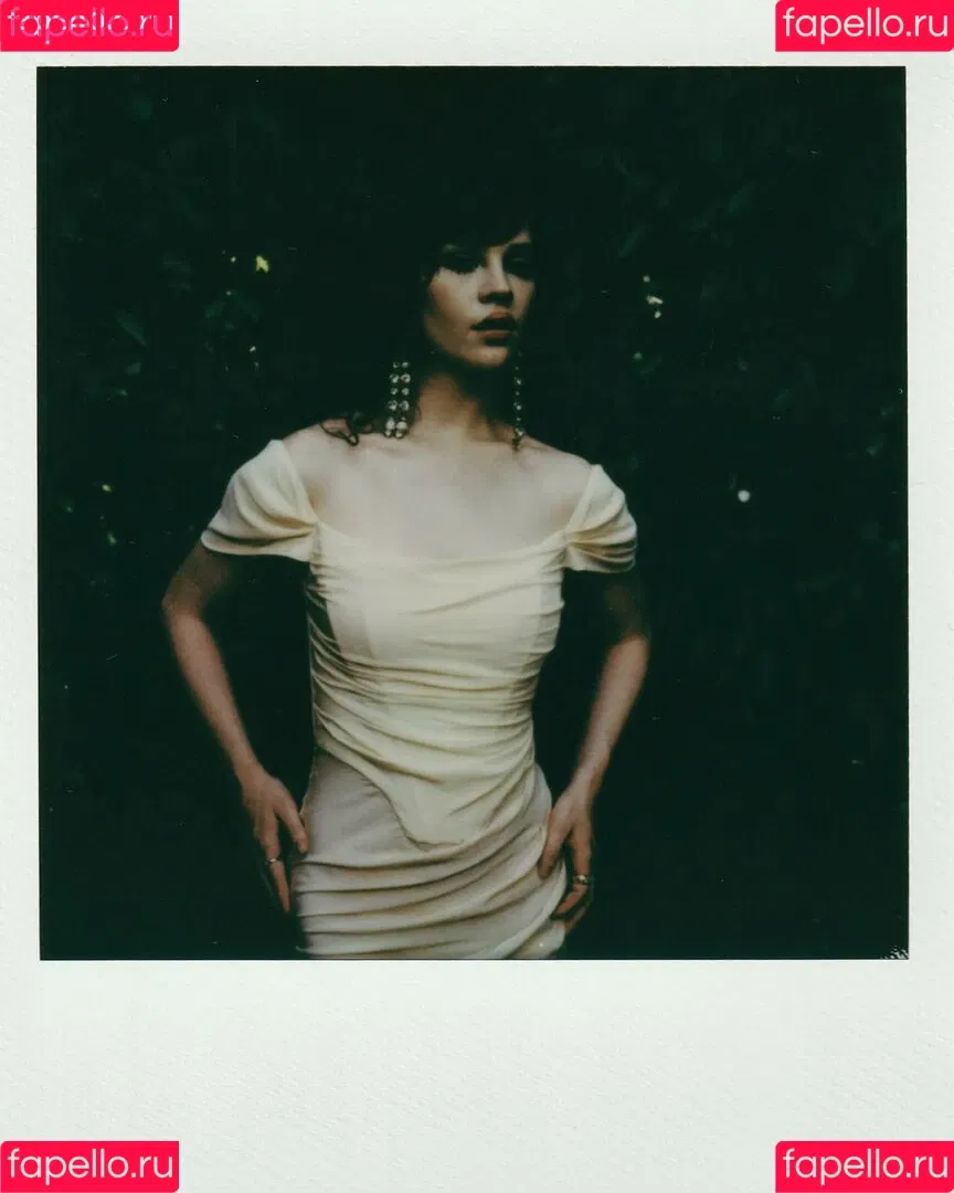 Sophie Thatcher / soapy.t / sophie_thatcher Onlyfans Photo Gallery 