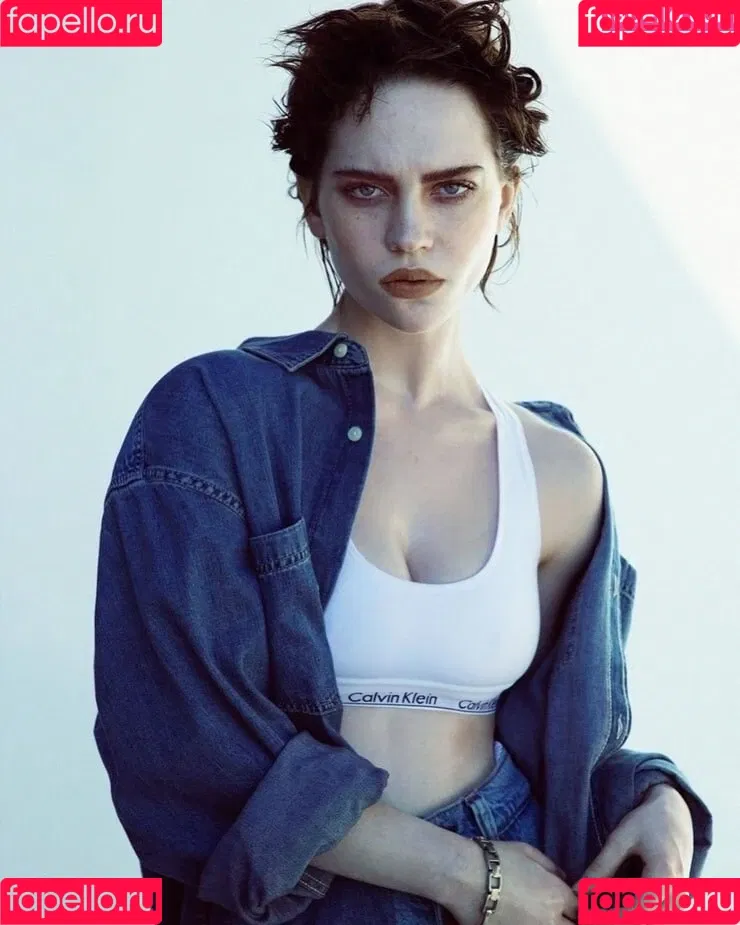 Sophie Thatcher / soapy.t / sophie_thatcher Onlyfans Photo Gallery 